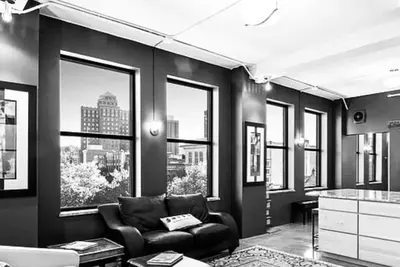 Image de 2, 900 Sf Luxury Condo in the heart of downtown Charleston, Wv.