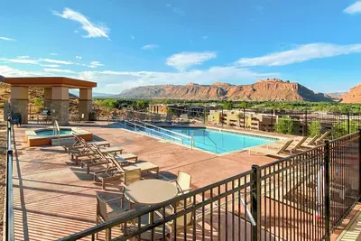 Image de Unwind in a Spacious Room with Kitchen, Pet-Friendly, Free Parking