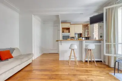 Bright, Large and New Studio - Heart of Paris 16