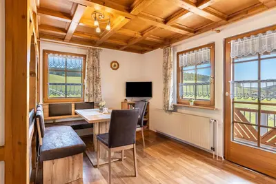 Image de Appartement \"Erdgeschoss\" avec vue sur les montagnes, terrasse privée et Wi-Fi