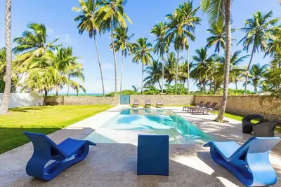 Image de You'll never want to leave! Beachfront Villa with Stunning Sea Views
