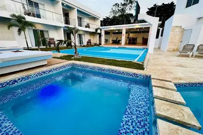 Xxl Party Villa: Pool, Basketball Court, Billiard & Bbq!