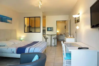 Studio Cosy avec Terrasse et Parking Sécurisé à Vannes