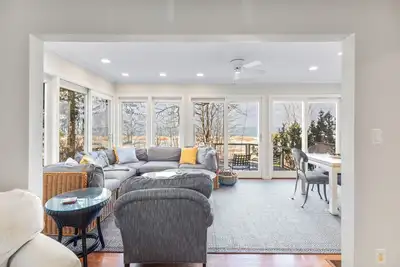 Image de Lakefront Retreat: Direct Lake Michigan access with stunning views