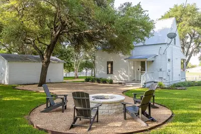 Image de Wedding Weekend? Sleep 20 in 5 Units at Round Top Motel