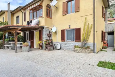 Image de Agréable appartement avec climatisation, Wifi, Tv, terrasse, animaux admis et parking