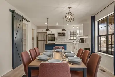 Tulsa Time + 4br + Mins to Downtown!