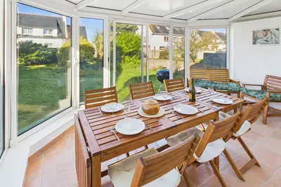 Image de Maison avec véranda pour 6 à 400m de la plage