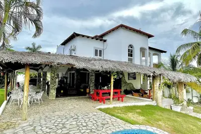 5br/4. 5ba Villa: Private Pool, Walk to Beach & All Amenities
