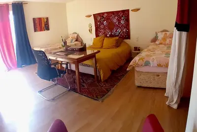Image de Gîte 10 personnes avec circuits de randonnée, tennis, mini-golf, étang de pêche.