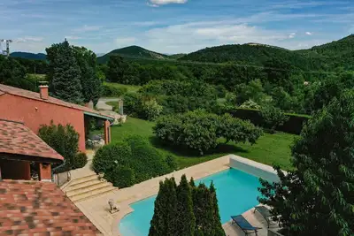 Image de Agréable maison de plain-pied, 7 couchages, vue dégagée, piscine privée.