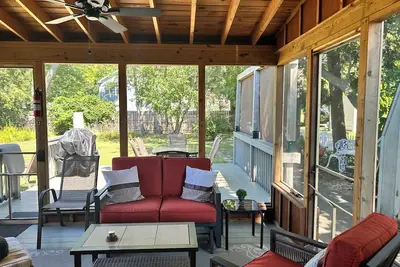 Image de Anna's Cottage Walkable to downtown New Buffalo and the beach!