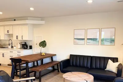 Image de Modern Condo, 3br, 1. 5 Ba, 2 blocks from Boardwalk, close to Convention Center