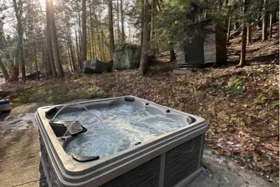 Image de Cozy Cabin with fire pit hot tub centrally located