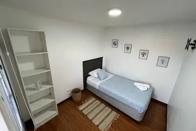Image de Room near the airport with shared bathroom