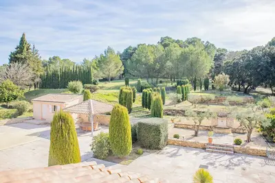Image de Propriété au milieu des vignes avec parc entièrement clos et piscine sécurisée