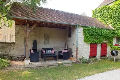 Image de Quaint lodge with WiFi in charming XIIIth Century Farm in Étivey Wine Country