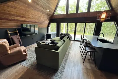 Image de Peaceful moody Aframe ~10 min to hiking &Jim Thorpe. Hot tub, bbq & shuffleboard