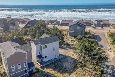 Image de Remodeled Pacific City, Ocean View Home, Gated Community, Hot Tub, Bonus Room