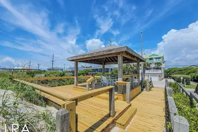Image de Oceanside Manor – Your Big, Pet-Friendly Retreat