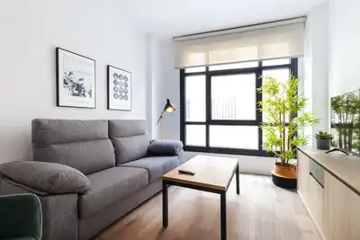 Image de Appartement-Moderne-Salle de bain et douche-Vue sur Rue-Planta Segunda