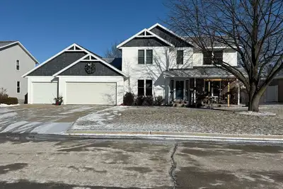 Image de Nfl Draft 4-bedroom house 2. 8 miles from Lambeau - includes Hot tub!