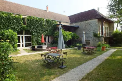 Image de Maison d'Hôtes de charme dans une ferme du XIIIe siècle en Bourgogne