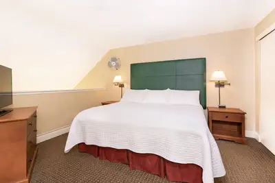 Image de Ski-In Mountain Suite | Cozy Escape