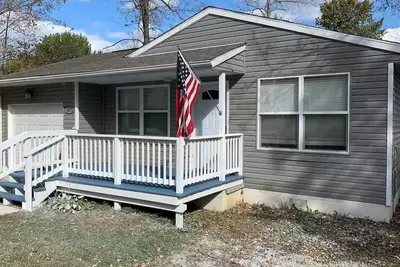 Image de Hideaway Haven - waterfront cottage with private boat slip on Buckeye Lake