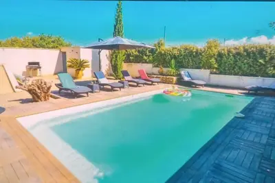 Image de Gite avec piscine 4 chambres proche de l'Ardèche