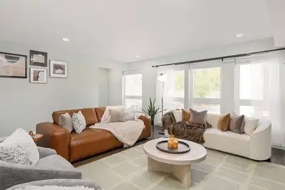 Image de New! King Bed, Sleeps 12, 1, 800 sqft, 20 Minutes to Nyc, Near Path Train & Parks