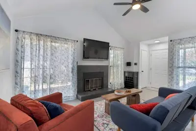 Image de Lovely Downtown Round Rock Home