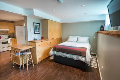 Image de Fresh Studio Apartment in Central Rossland