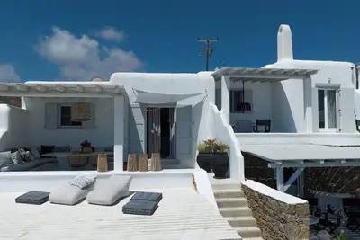Villa 11. 7 - A Chic 4-bedroom villa with WiFi, fitness room in lovely Mykonos