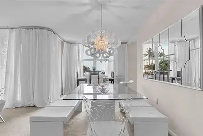 Image de Elegant Oceanfront Retreat With Spacious Living