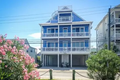 Image de Blue Water Vista: Beach House, Pool, Hot-Tub, Elevator, Boat Dock, Canal Views