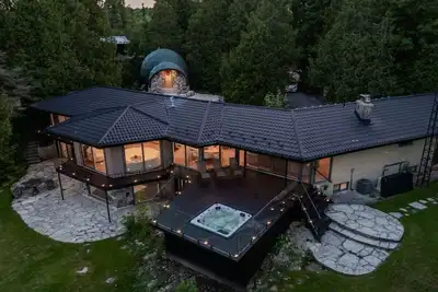 Image de Luxurious Waterfront 5br w/Kings Beds & Hot Tub
