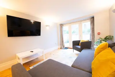 Image de Queen's Avenue - Free Parking - Aj Apartments