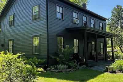 Image de Livingston Farmhouse with hot tub and sauna