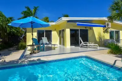 Image de Man-of-War Pool Retreat- (M#27), Seaside Pool Retreat