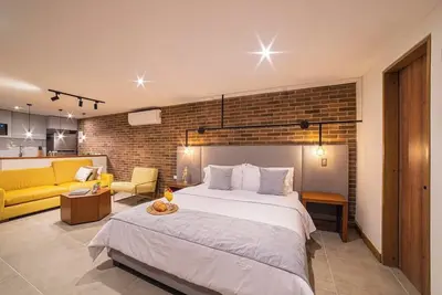 Image de E103 - Brand-New Quiet & Comfortable Studio Unit