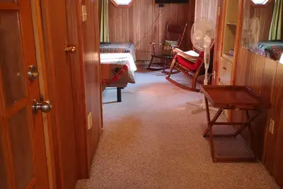 Image de Cozy studio with WiFi and Ac in charming Lake Cowichan.