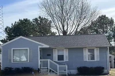 Image de 318 Large 3 bedroom with fenced yard!