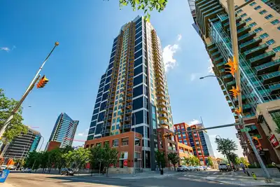 Image de The Urban Peak »19th Floor » Mountain & City Views