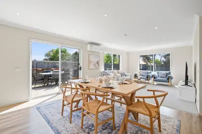 Image de Sunny & roomy coastal getaway