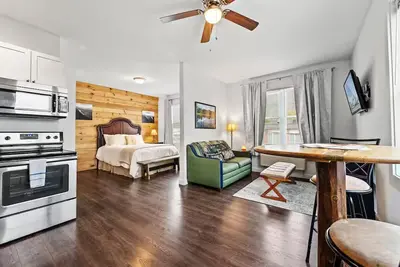 Image de Cozy Suite in the Heart of Marlinton!