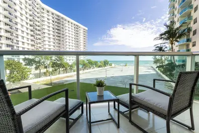 Image de Winter in Paradise, Ocean View Beachfront Condo Steps from the Beach
