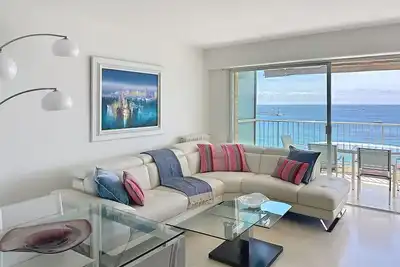 Image de Beachfront 2-bedroom apartment with balcony