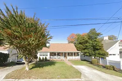 Image de New on the rental market. Charming 3-bedroom house 2 min walk to Del. Bay Beach