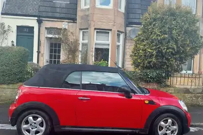 Image de Beautiful town house in Old Cathcart village only 15 minutes from city centre.